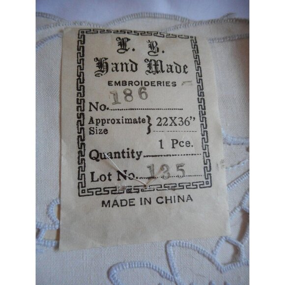 NWT 2 Vintage cream blue embroidered pillowcases - Picture 4 of 7